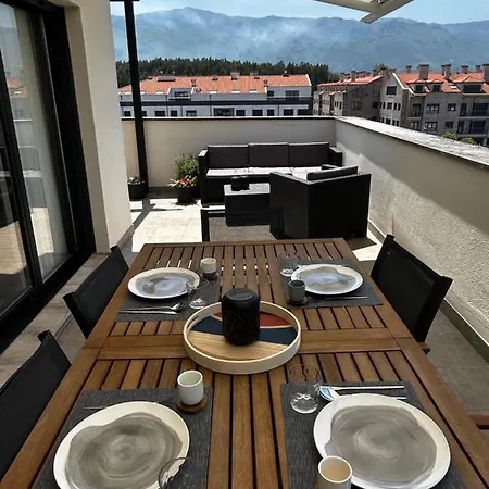 Atico En Con Terraza Junto Paseo San Pedro Apartmán